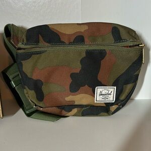 Herschel camo bag